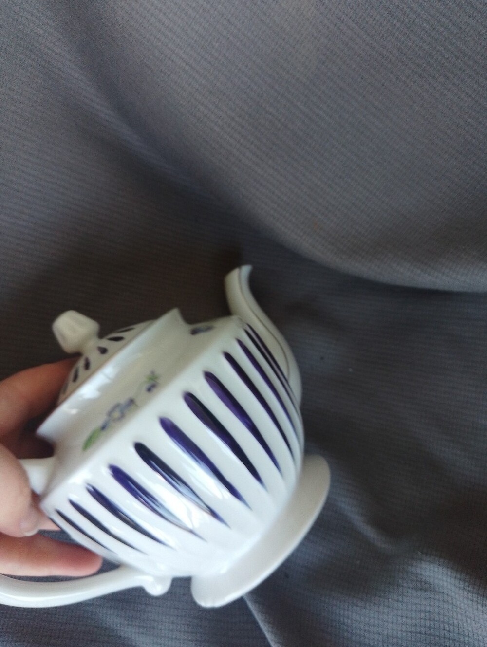 Hand painted Tea Pot - Picture 4 of 5